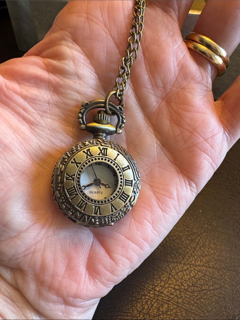 Vintage-Style Pocket Watch Necklace - Quartz Movement